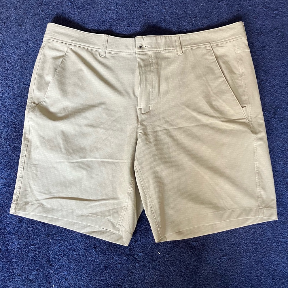 Mens Like New Casual Tan Shorts - Size 38